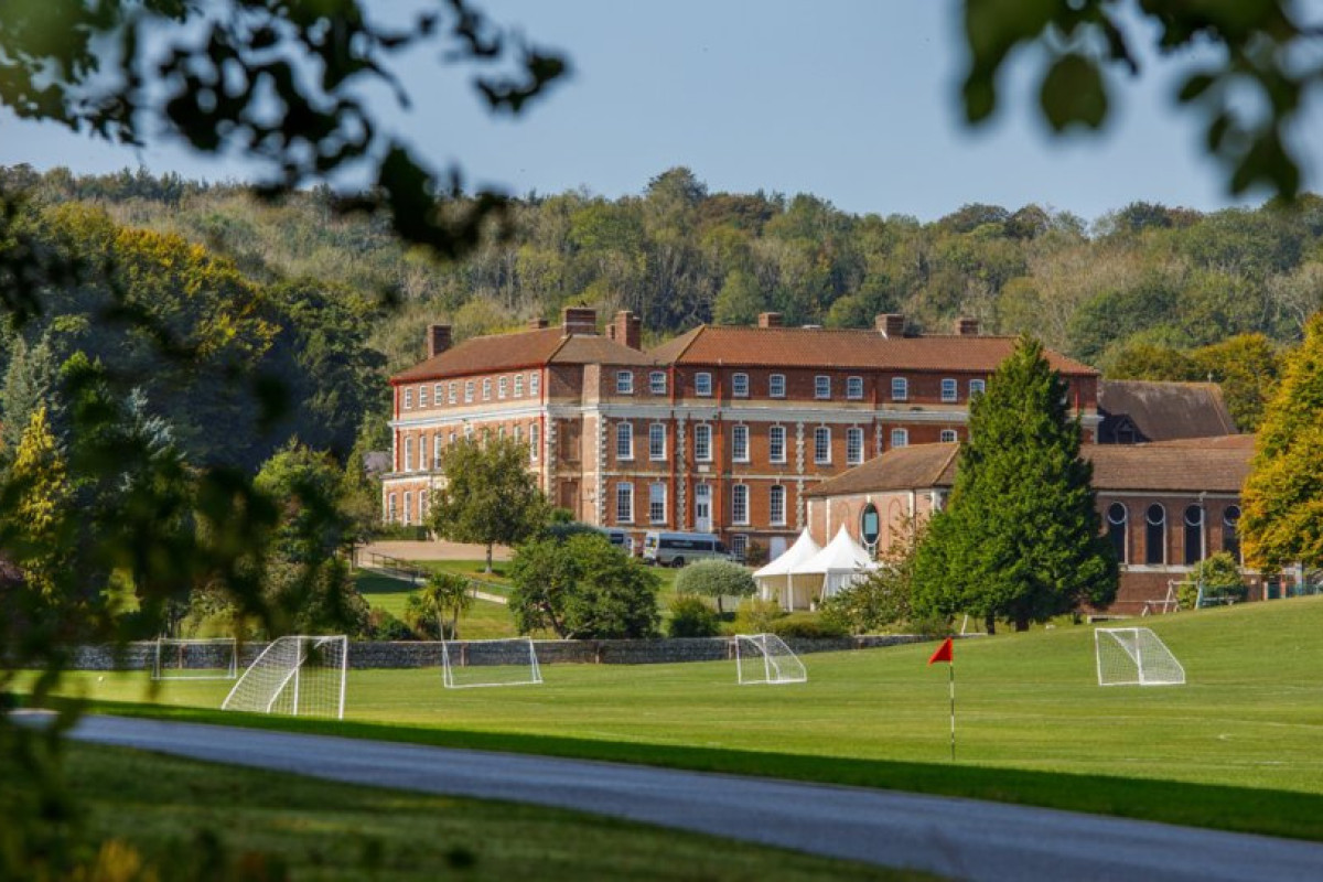 Windlesham - photo 1